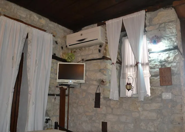 Bujtina Kodiket 4*