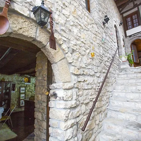 Bujtina Kodiket 4* Berat