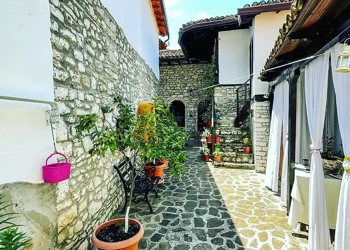 Bujtina Kodiket Берат